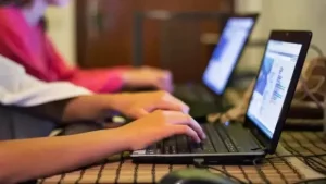 Demoran la entrega de computadoras del plan Maestro de América por la alta demanda global de tecnología
