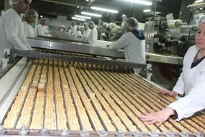 Fábrica de galletitas en Albardón otorga vacaciones anticipadas por sobrestock de producción