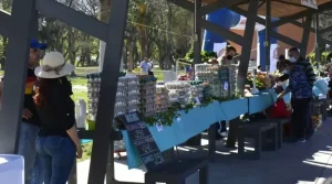 La Feria Agroproductiva alcanza su capacidad máxima y suma servicios de salud y acción social
