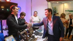 Orrego presente en la Feria de Artesanías