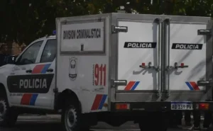 Un auto impactó contra un poste: Un muerto y otro grave
