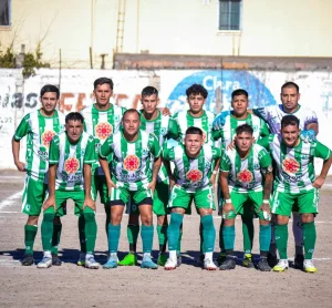 Árbol Verde ganó y sigue prendido en la Primera B