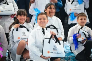 Educación inicia la distribución de 3.000 computadoras para alumnos y docentes de la provincia