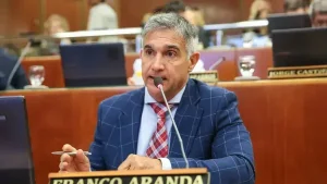 Franco Aranda respondió a las críticas del peronismo y pidió priorizar un proyecto político sobre las candidaturas