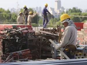 ARCA reglamentó el nuevo blanqueo laboral: cómo funcionará el régimen para regularizar empleados no registrados con quitas de hasta 90% de deuda