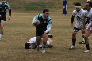 Universitario mejoró, pero no pudo evitar otra derrota