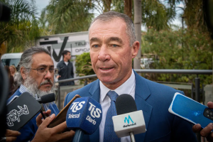 Fabián Martín apeló a la unidad nacional durante la vigilia en el Teatro del Bicentenario