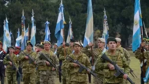El Gobierno aumenta hasta 25% los salarios de las Fuerzas Armadas: a quiénes alcanza la medida