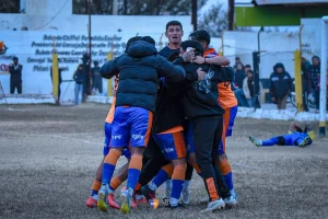 Dos batacazos sacudieron el Apertura y armaron una final inesperada