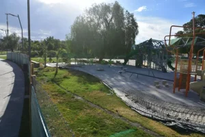 Avanza la remodelación del Parque de Mayo con la construcción del nuevo puente peatonal sobre el lago y un 27% de obra ejecutada