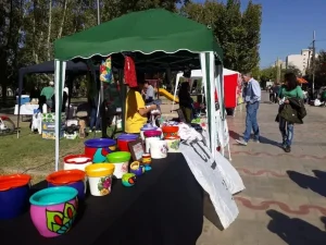 Feriantes rechazan el traslado a Plaza Di Stéfano y reclaman reubicarse dentro del centro sanjuanino