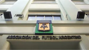 La AFA sufrió un hackeo y divulgó mails denunciando al arbitraje ante Egipto
