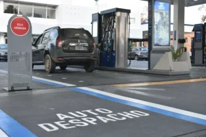 Descartan pérdida de puestos laborales en las estaciones de servicio por el avance del autodespacho
