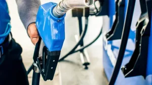 El precio de los combustibles aumentó más de 550% en la gestión de Milei y deterioró a los salarios del sector privado