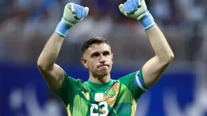 Martínez dejó en suspenso su futuro en la Selección tras la final perdida ante España