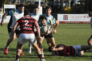 Universitario enfrenta a CPBM en un partido clave por la clasificación