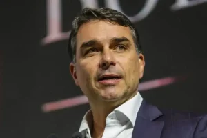Javier Milei confirmó que viajará en julio a Brasil para apoyar a Flavio Bolsonaro
