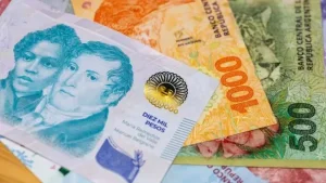 Salarios: la mitad de los argentinos se considera de clase baja y 9 de cada 10 afirma que perdió contra la inflación