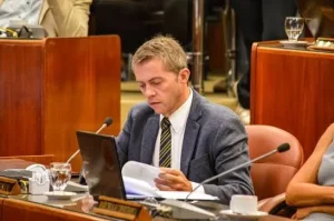 Para Gustavo Usín, Orrego es el "gran elector" provincial y le aportaría más a La Libertad Avanza que los libertarios al gobernador
