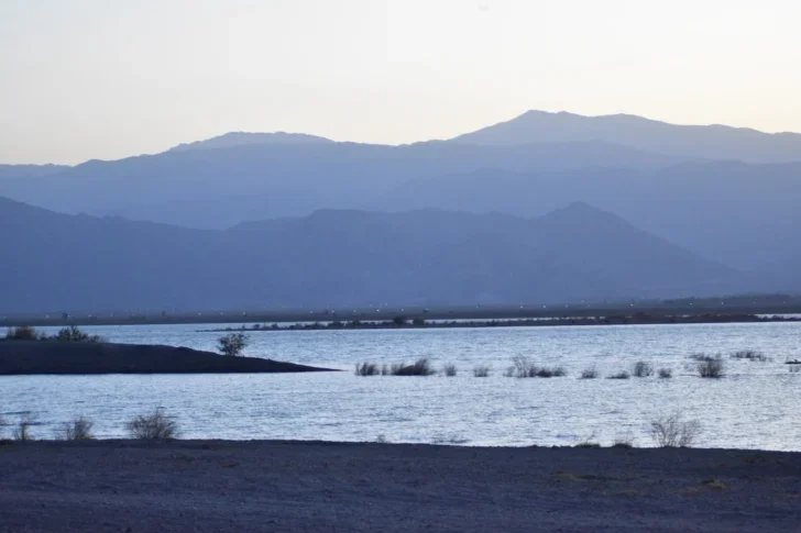 El embalse de Ullum recupera su nivel y obliga a rediseñar las playas y complejos del perilago