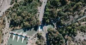 La abundancia de agua trae alivio a San Juan, pero los chacareros advierten por el riesgo de revenimiento en las fincas