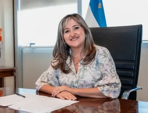 La ministra se puso un “aprobado justito” y adelantó nuevos programas para las escuelas