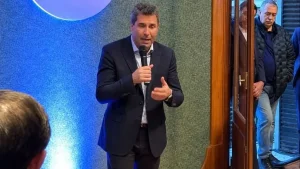 Uñac consolida su armado nacional y presiona por internas en el peronismo